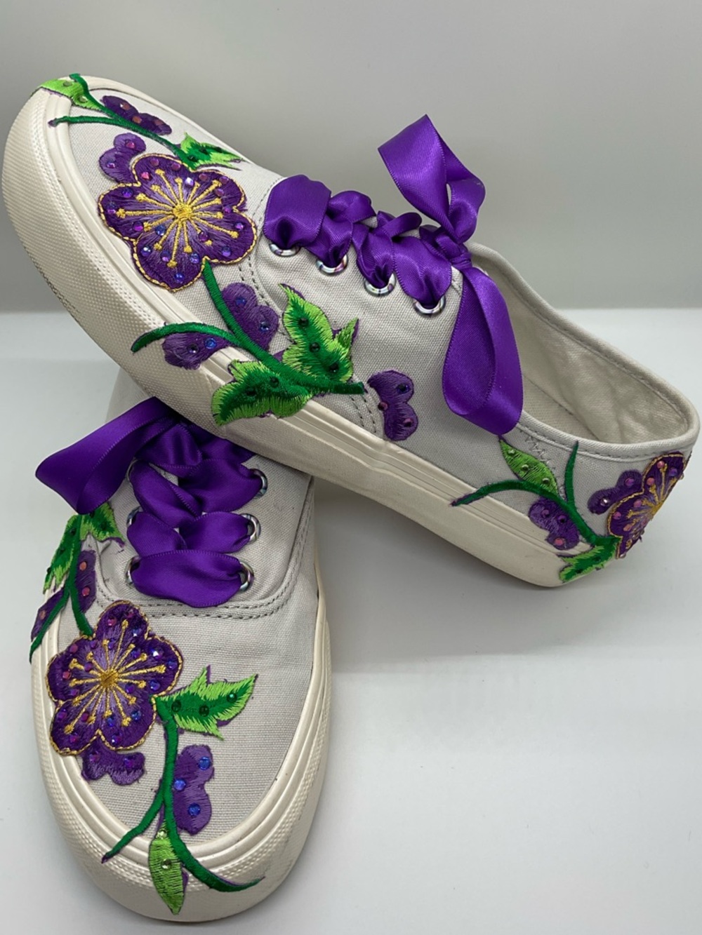 CUSTOM Classic VANS Grey Canvas Pearlized Soles Purple Embroidered Flowers Sz 7